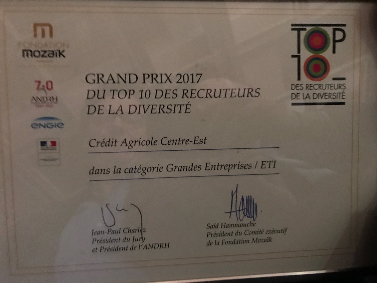 Plus de 200 collaborateurs recrutés cette année : une chance ! La diversité : notre richesse . Le talent des femmes et des hommes du <a href="/ca_centrest/">Crédit Agricole Centre-est</a>  : notre avenir . Merci <a href="/mozaikrh/">Mozaïk RH</a> pour cette belle distinction et superbe manifestation .@CA_info