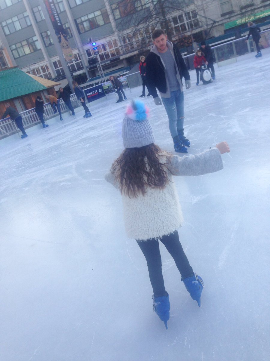 siobhanEB89's tweet photo. @winter wonderland ❄️ ice skating ⛸ https://t.co/RusbNZCzew