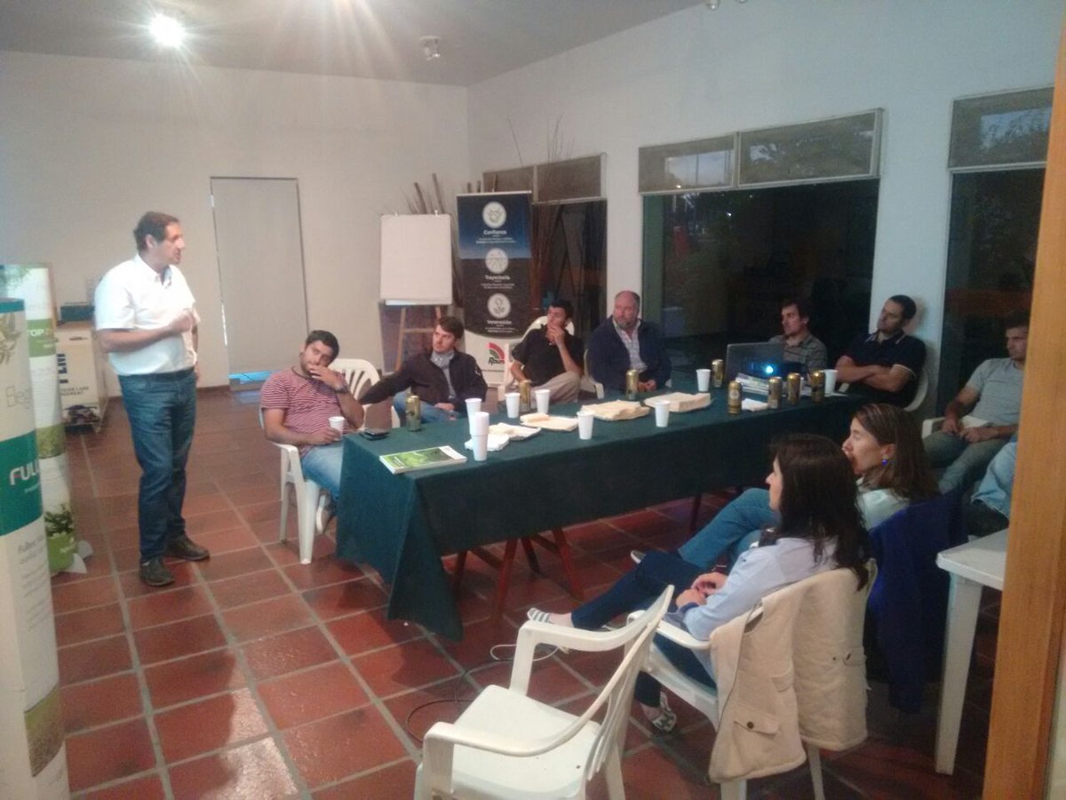 rnetcoff's tweet photo. Charla sobre Fitoestimulantes con asesores en "La Madrugada", 9 de Julio https://t.co/JxwS6wHdWY