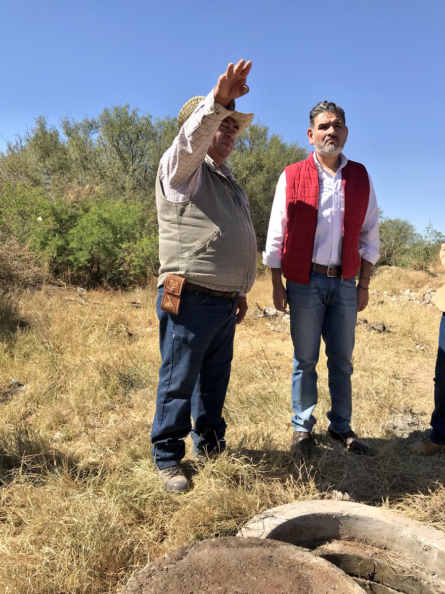 vicarmaszagoya's tweet photo. Con mi amigo el alcalde @pepeharo_ y Laura Herrera Directora #SIAPASF Hicimos recorrido por el colector, pozos de visita y la Planta Oriente #Fresnillo para revisar funcionamiento #TrabajemosDiferente #SAMA https://t.co/xghNxh0jkz