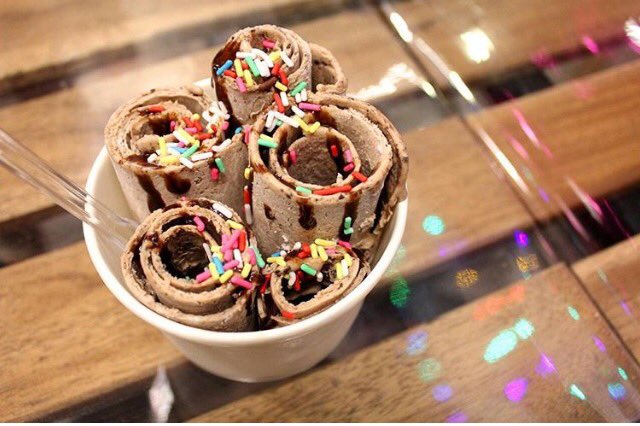 FlashFoodLome's tweet photo. Envie de glace? Flash Food vous livre les délicieux Ice Cream Rolls de Crazy Cream dans le confort de votre maison ! 🍓🍧🍫
Contactez nous au 📞92 50 54 51 
#Team228
#FlashFood
#livraison
#lomé
#CrazyCreamLomé https://t.co/qXzdr1B8ud