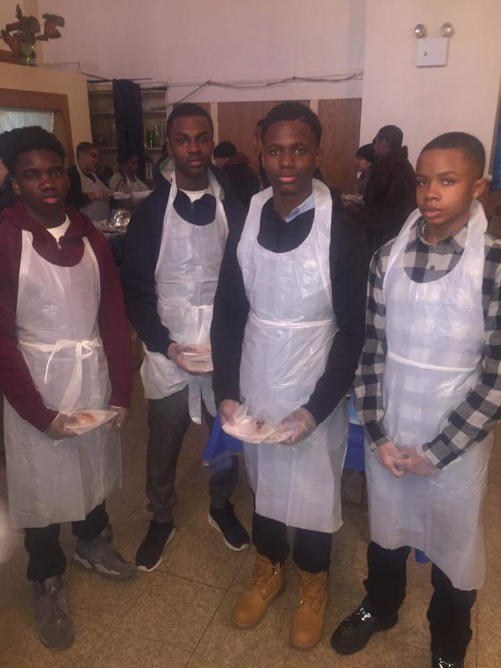 HarlemSBC's tweet photo. @HarlemSBC  doing Thanksgiving community service.. https://t.co/1eWTXQ42Us