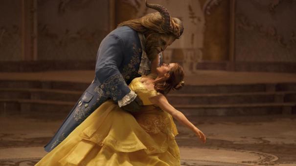 ‘Beauty And The Beast’ To Make Another Whirl In Theaters As Awards Season Heats Up deadline.com/2017/11/beauty…