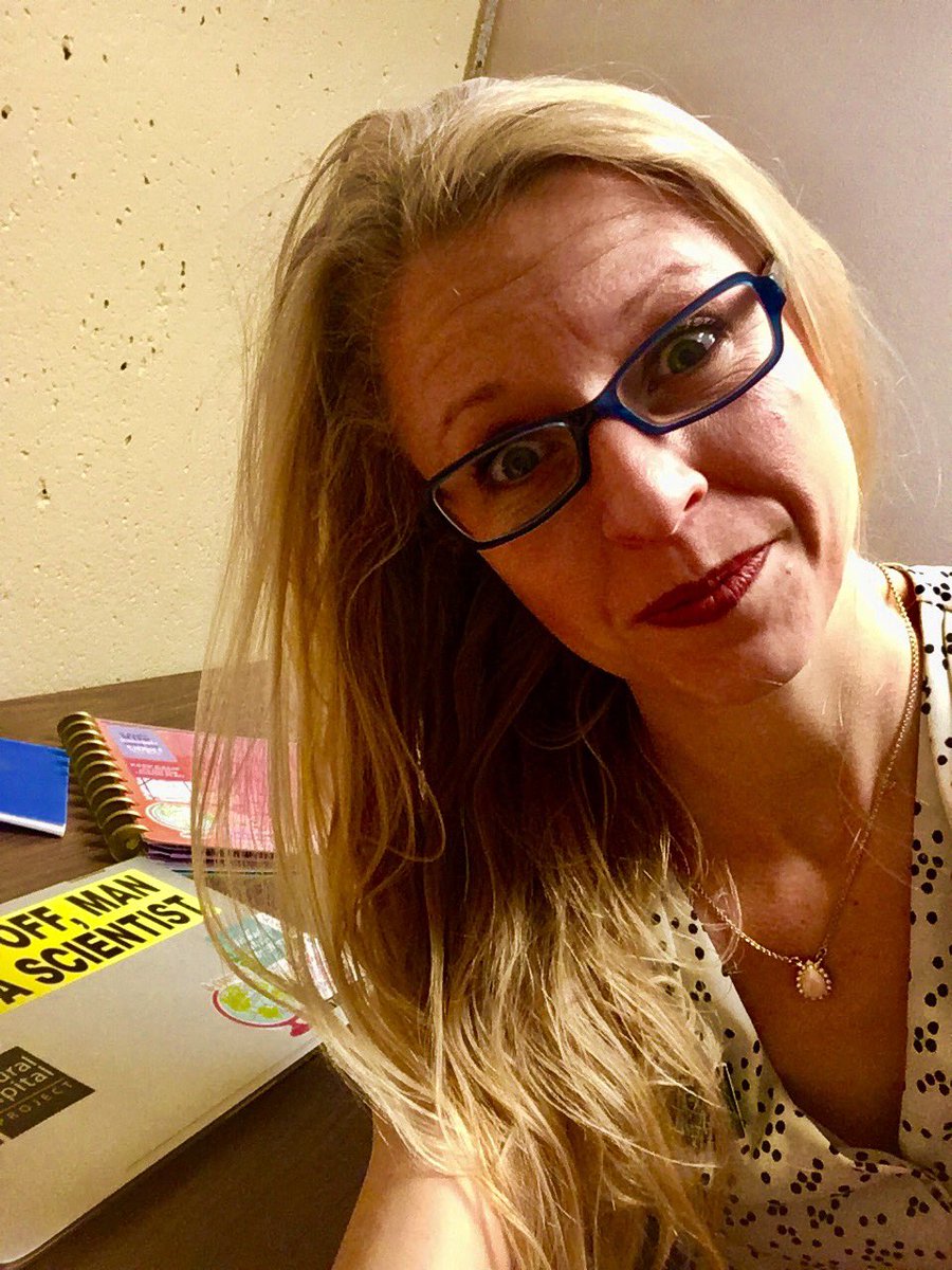 thebluebirdgirl's tweet photo. Grading frenzy in the #studycarrel I made for myself in the #quietzone๐๐ป๐๐ปThank you @cccnebedu #Columbus for tossing a desk up here/moving it to a carrel-creation-friendly locale ๐ค๐ป๐ https://t.co/zoyMgjxP8k