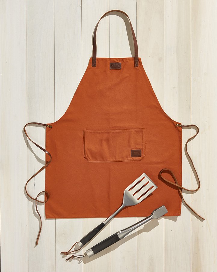 Looking for the perfect gift for the chef in your life? Purchase the <a href="/JWHulmeco/">J.W. Hulme Co.</a> Limited Edition Food Bank Giving Apron and help #fighthunger! ow.ly/rYIb30gQiKz #CyberMonday