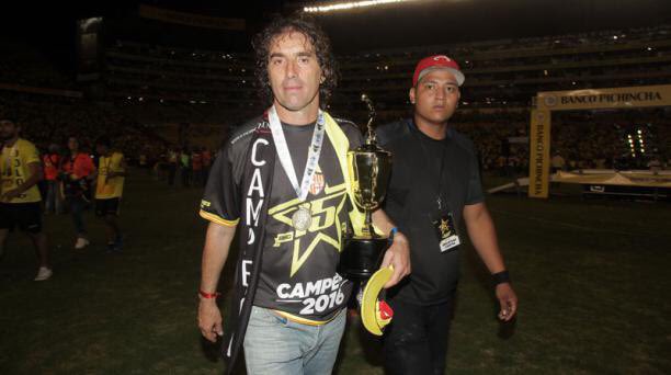 mas_amarillo's tweet photo. "Tengo mucha expectativa para armar la temporada venidera con el equipo, por más que nos hagan llegar propuestas aunque sean halagadoras, nosotros somos felices aquí" que NUNCA llegue el día en que tengas que irte. https://t.co/pMNAAIT1VI