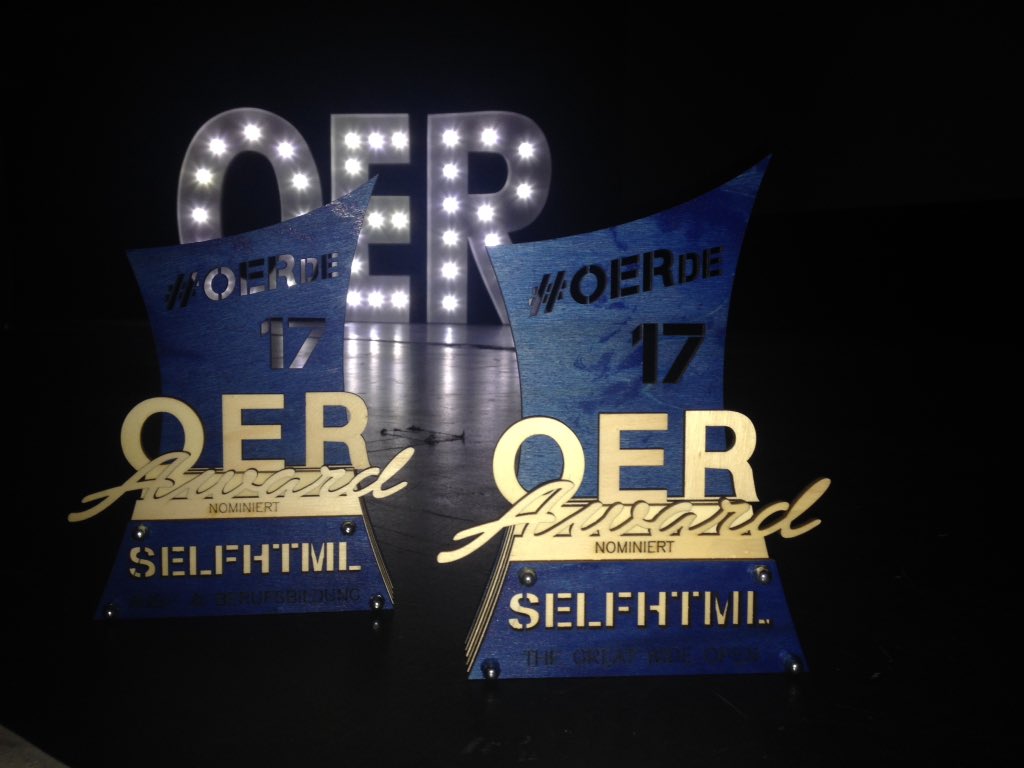 SELFHTML's tweet photo. Sehr schöne, liebevoll gestaltete Pokale – auch für die Nominierten beim #OERAward Vielen Dank @OERinfo https://t.co/vGs4fjjIWy