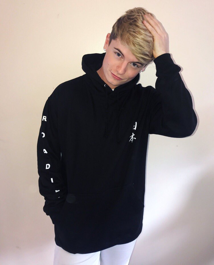 AdxringFowler's tweet photo. @RoadTripTV don’t understand how one person can mean so much to you, even though they most likely have no idea who you are🤷‍♀️❤️ https://t.co/Ttes5g3OOT