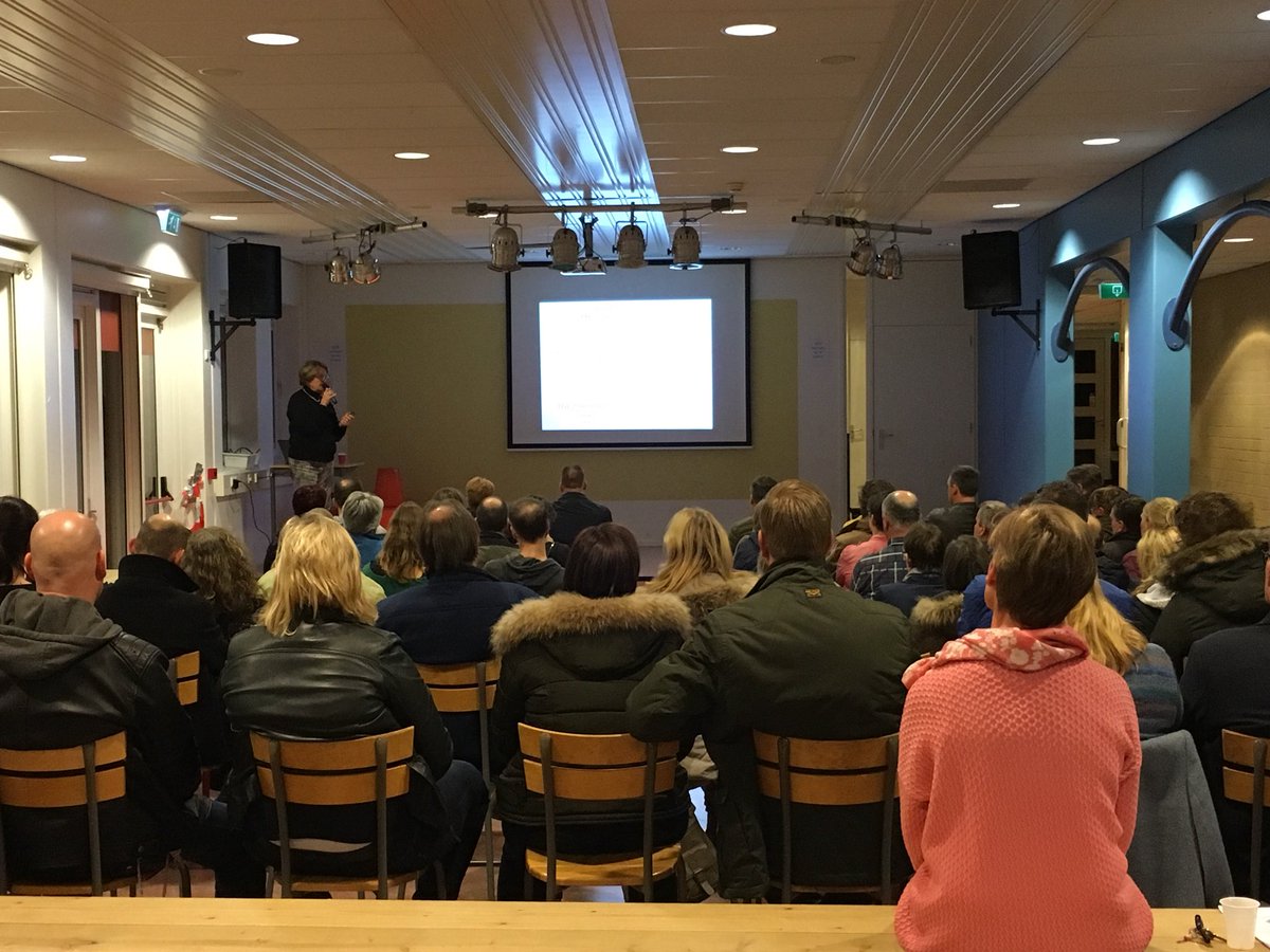 ArcadeHengelo's tweet photo. Mooie drukbezochte Informatieavond over zorg, advisering en schoolkeuze voor het komende schooljaar voor alle ouder(s)/verzorger(s) van onze schoolverlaters #toekomst https://t.co/QFAxg5Puxg