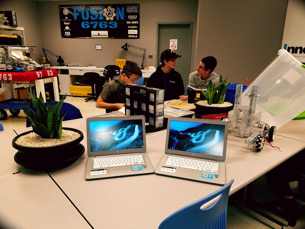 GuiGearheads's tweet photo. Thank you NH Robotics Development Program Grant #Robotics #Omgrobots #GUIGearheads #Chromebooks https://t.co/5S2HRsDQ4J