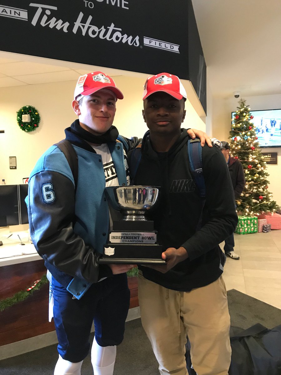 Amazing way to cap a season. OFSAA bowl victory! Congrats Will @trillhunter6 Keon <a href="/KeonEdwards5/">KAY5</a> , SMC Coaches, Captains and all the Varsity boys. So proud to watch you all come together this year #KB4L <a href="/coach32_frank/">Coach32</a> <a href="/SMCKERRYBLUES/">SMC Kerry Blues Football</a>