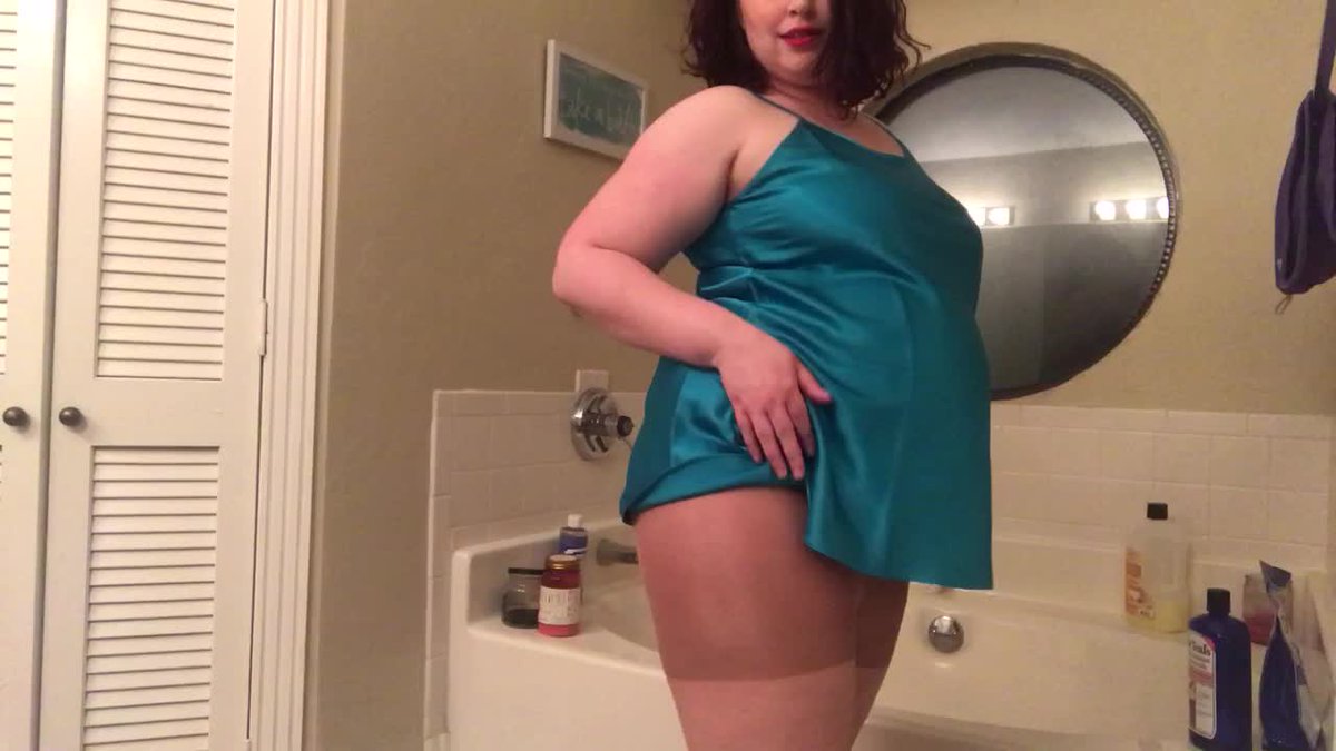 SlickVeronica's tweet photo. Just made a sale! Pregnant panty hose tease. Get yours here https://t.co/HZHL3FnRcb @manyvids #MVSales https://t.co/lDyyu8Hish