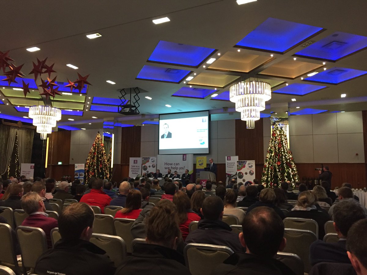 Insightful speech from <a href="/simoncoveney/">Simon Coveney</a> on Brexit at <a href="/ClineMacra/">Carrigaline Macra</a> #CarrigalineAgTalk #BackedbyAIB