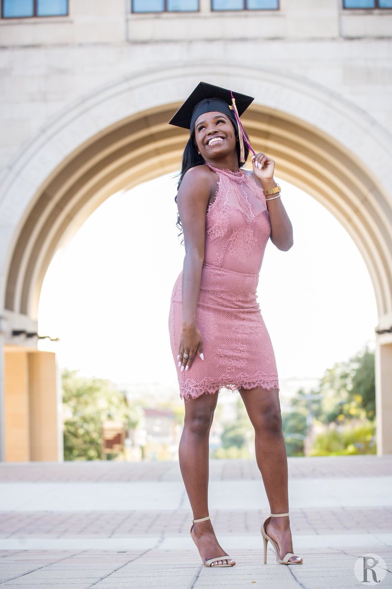 PaigiePaige1's tweet image. I cannot believe that in 19 days I will be graduating from Texas State University with a BA in Political Science👩🏾‍🎓. I love the woman I have become and I know God isn’t done with me yet! Up next is Law School! ⚖️✨#TXST17 #issagraduate
📸#DeRouenPhotography