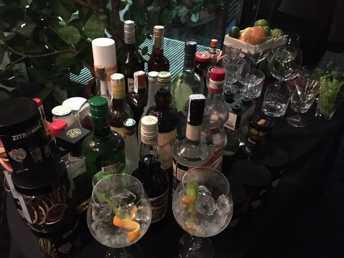 aitorbuendia's tweet photo. Esta tarde estamos en el II Concurso de Coctelería #BasqueMoonshiners en el @CiudadDeVitoria con @basmoonvodka #RutaSlow @LaRutaSlow https://t.co/22AVRPBi0r