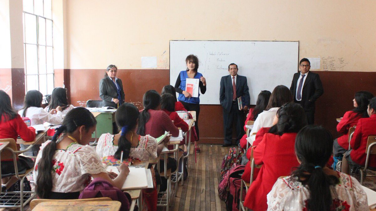 cnebolivar's tweet photo. AHORA | Capacitamos en el #ABCDemocraciaEC a estudiantes de la Unidad Educativa Ángel Polibio Chávez. https://t.co/tGtg323L6V