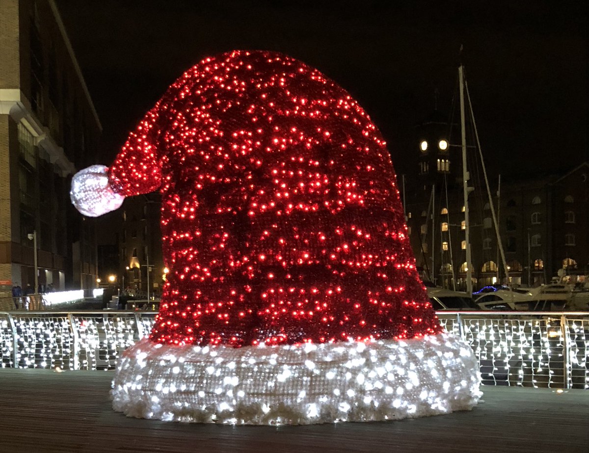 KitchenerRoad's tweet photo. Christmas starts this Friday in #Crawley https://t.co/PXFRVIGYWM.  @tonyschokman @surreyscooters https://t.co/yeUOu5VGZu