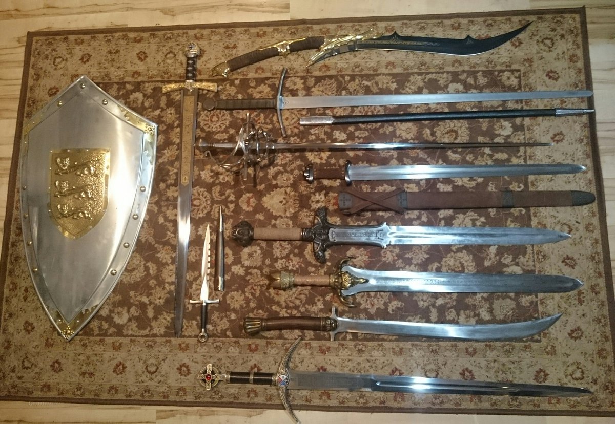 GrahfMetal's tweet photo. It's soon to be the most wonderful time of year - end of the year sword polishing and oiling :D #KitRae #Sword #FantasySword #Hanwei #MartoToledo #ConanTheBarbarian https://t.co/8m1TK0NShq