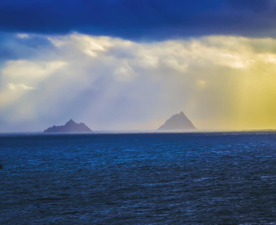 gokerry2018's tweet photo. Patsy Lynch took this gorgeous photo of Skellig recently, just beautiful 😊 https://t.co/cRZCzaMqFh