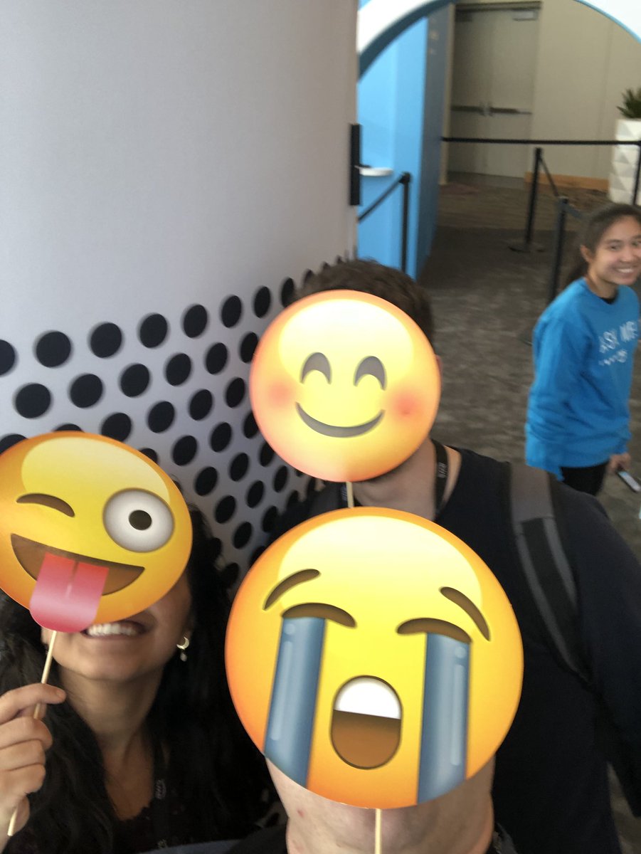 mdotsanchez's tweet photo. Alexa, have you #ReInvent’d Voice Emojis yet? #BigEchoSelfie https://t.co/9Bff5ybqZB