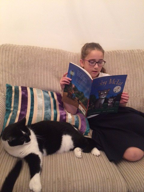 WBurghPrimary's tweet photo. Mirin reading a book by torchlight and reading a book she loved as a child. #ReadingDares for #BookWeekScot #WillybugReads Thank you for getting involved. https://t.co/SC6OuTTgXH