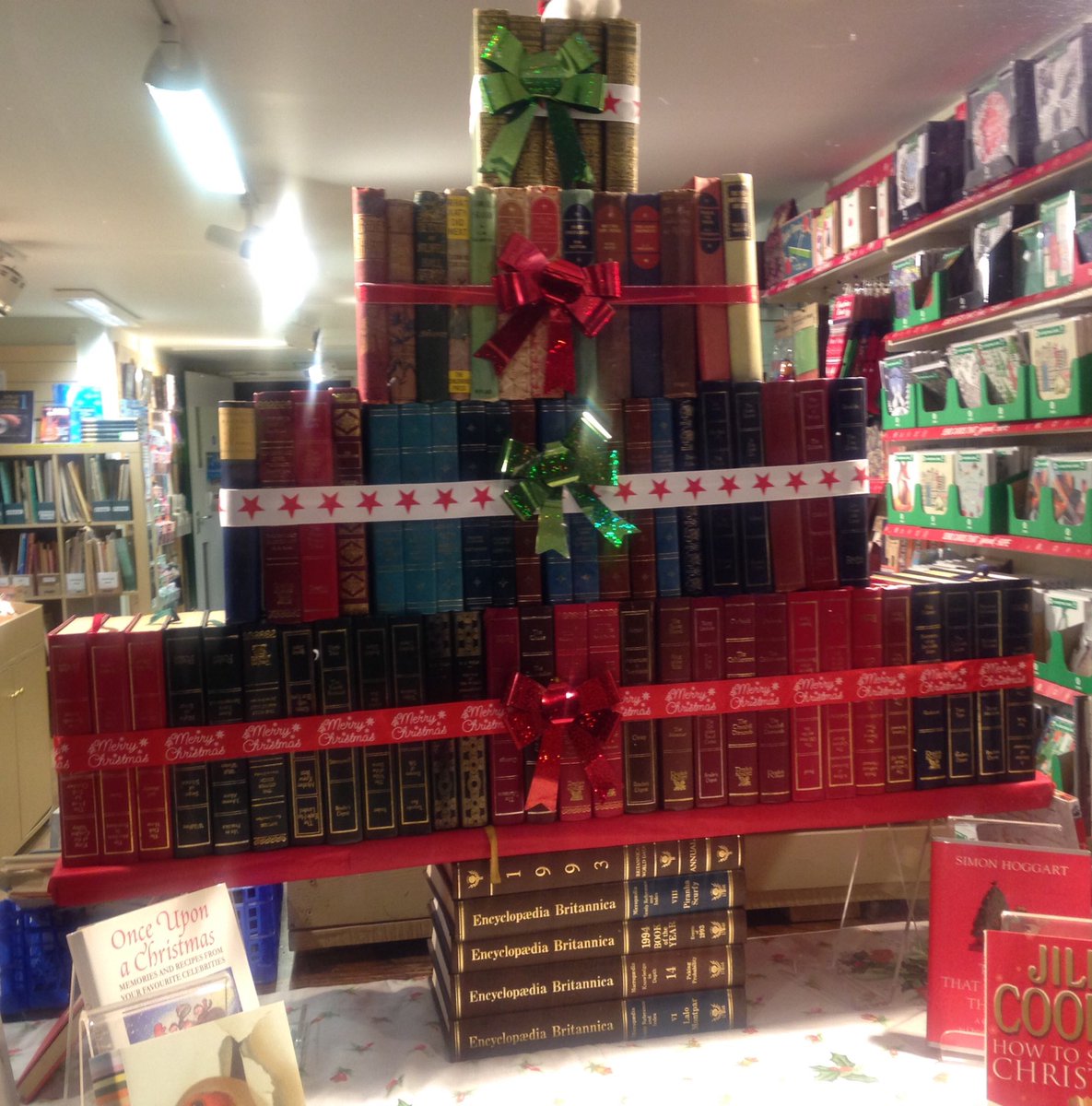 Love this #book Xmas tree I saw in the @OxfamIOWBooks window in St Thomas Sq. Clever 🤓 <a href="/charityshopvm/">Charity Shop VM</a> #charity #Oxfam #isleofwight