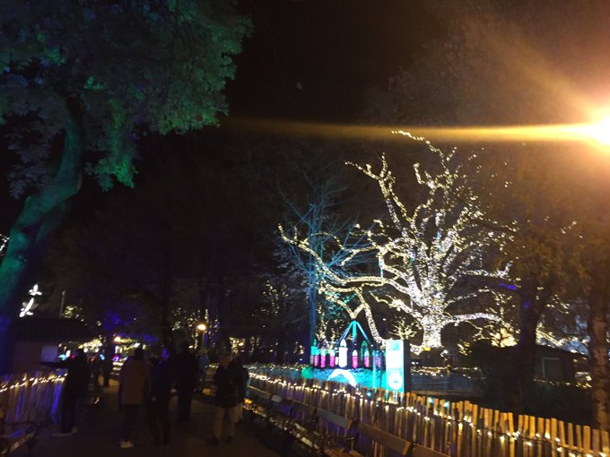 Vienna Christmas market- drunk on mulled wine and full of strudel. Frohe Weihnnachten! https://t.co/