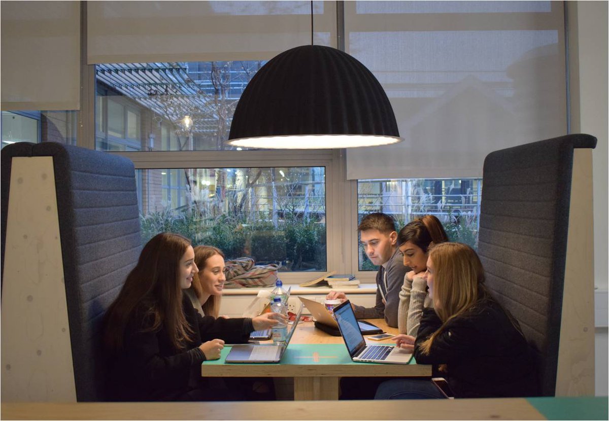 StudentsofPR's tweet image. Friends you make at Uni, will become friends for life. You will experience an amazing and unforgettable time ! #studentsofpr #unilife #londonisopen