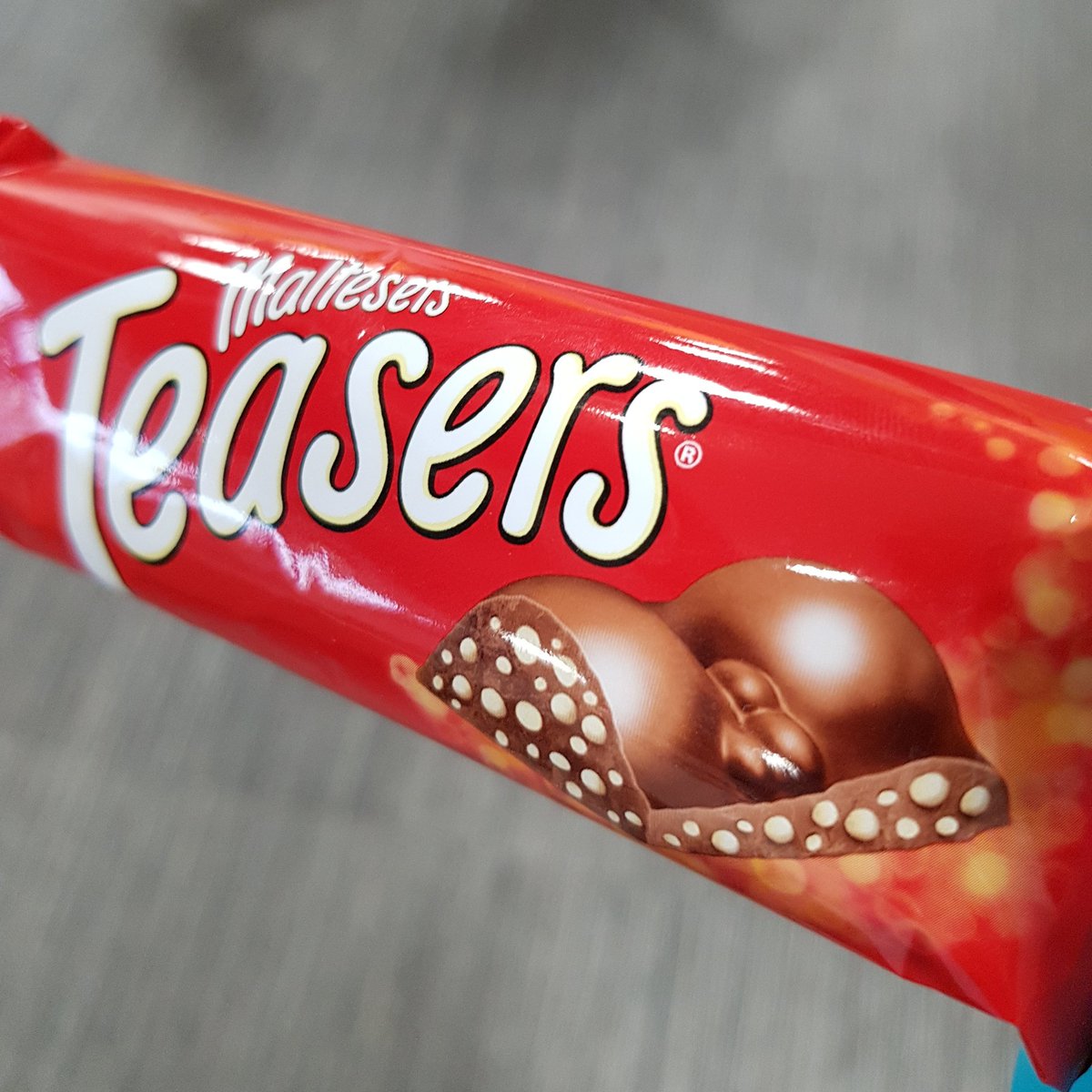 Papa_Lazerou's tweet photo. Hey, @MarsUKNews, you could have wiped this bit of chocolate's arse before you took its picture.
#dirtybum #chocolate https://t.co/rPUvhcbh7D