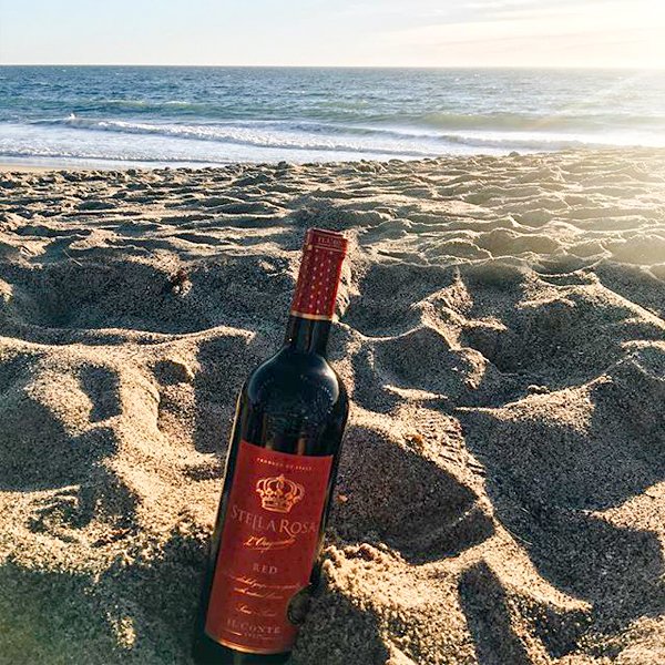 stellarosawines's tweet photo. It’s always a nice day to sit on the sand and enjoy the view with a bottle of #StellaRosa. Thanks for your photo, @itsmarshallking! #StellaRed #Stellabrate https://t.co/o87TfqTLWw