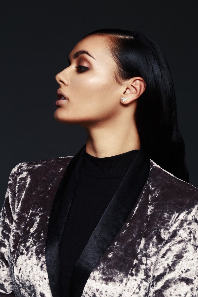 condrycalvmlilo's tweet photo. I am a qualified Fashion &amp; Beauty Photographer based in London. At this stage in my career i am just trying to reach a wider audience, shoot big campains, editorials &amp; commercials. I am also in search of an agent. Pls RT

W | https://t.co/pikg2kLvNz

Insta | condrycalvinmlilo https://t.co/OuW2VdSdmO