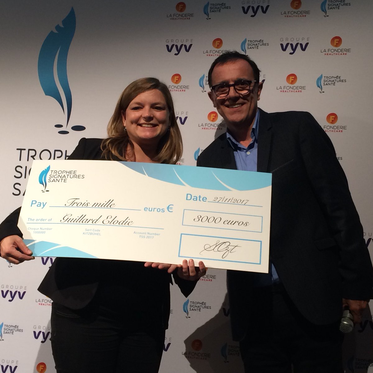 Félicitations à <a href="/EloGuillard/">Elodie Guillard</a> qui remporte ce soir le grand prix du jury du trophée signature sante