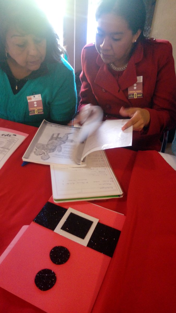 Guzman11Rosy's tweet photo. 3a. Sesión de Consejo Técnico, Supervisores, Directivos y Maestros Multigrado #Región Desierto @SEDUCOAH @BalderasSala Apzje entre escuelas! https://t.co/O1YdtPN6OL