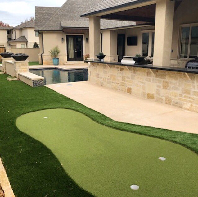 OKSignaturePool's tweet photo. Wrapping up another project just in time for the holidays. Talk about a 🎁 
#custompools #custombackyards #artificalturf #puttinggreen #outdoorkitchen #firebowl #perimeterflow https://t.co/43XbzWrg9b