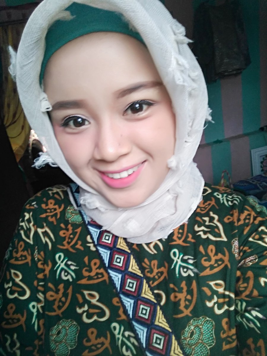 ratihesta's tweet photo. Semua orang itu hebat, dia membawa seluruh dunianya. Masa lalunya, masa kininya, dan masa depannya. https://t.co/VCsiGWvdK2
