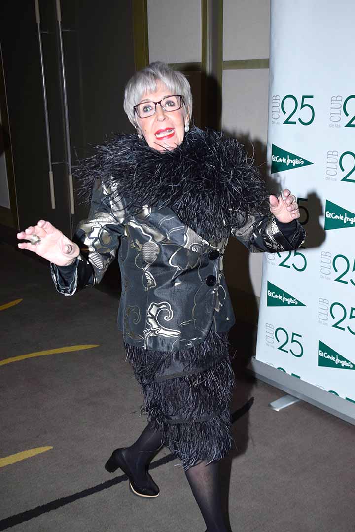 #Elclubdelas25 <a href="/LeticiaDolera/">LeticiaDolera</a> <a href="/cristinaalmeida/">Patrícia Cristina Almeida Sousa</a> <a href="/cayetanagc/">Cayetana Guillèn-Cuervo</a> #ConchaVelasco #GemmaCuervo <a href="/RitaMaestre/">Rita Maestre</a> 

disparatesmagazine.com/entrega-de-pre…