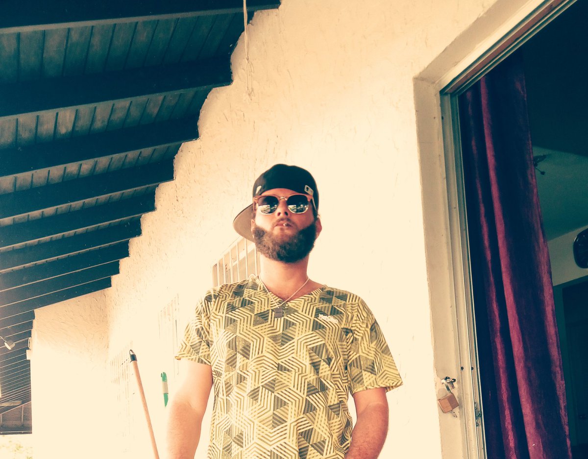 Yogsta_Official's tweet photo. #Chilling #islands #caribbean #Yogsta #Selfmade #musician #life #MuchLove #Everyone #Twitter https://t.co/SQzVvToDMd