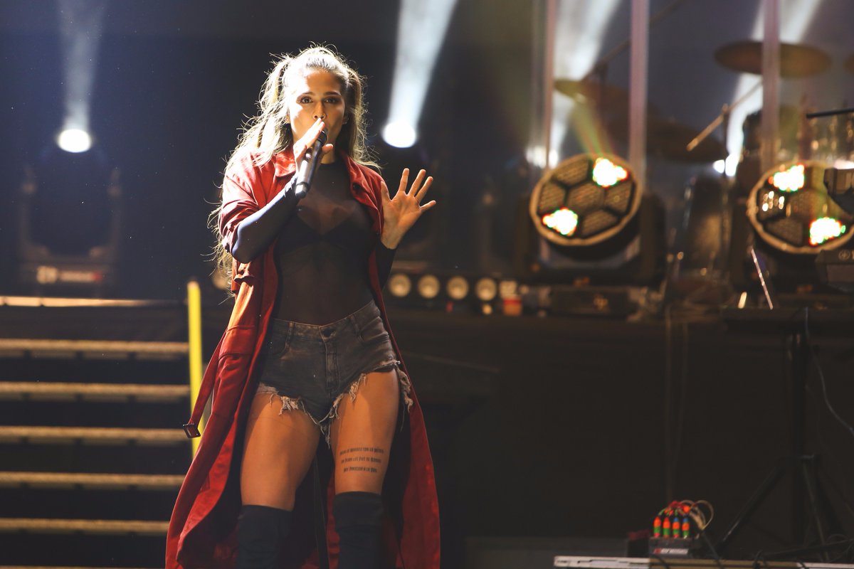 LaMega's tweet photo. Gracias @MikeBahia y @Greeicy_rendon por estar en #Megaland2017 https://t.co/CNW39ghhXo