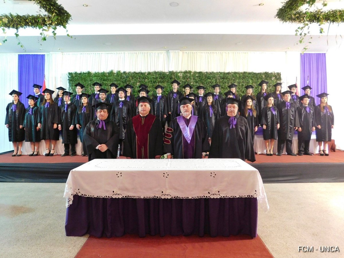 fcmunca's tweet photo. Inicia el acto de graduación de la tercera promoción, 2.016 de la @fcmunca con las palabras del Prof. Dr. Carlos Cano https://t.co/yzOo80sObA