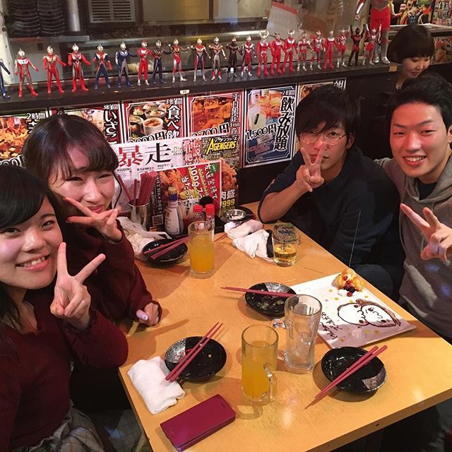 公式 居酒屋いくなら俺んち来い 所沢店 けんちゃん誕生日おめでとう 楽しくてノリノリなお兄さんとお姉さん 1人はナンパ師らしいwww またきてね いざこい いざこい所沢 T Co Mgubeyqu3m
