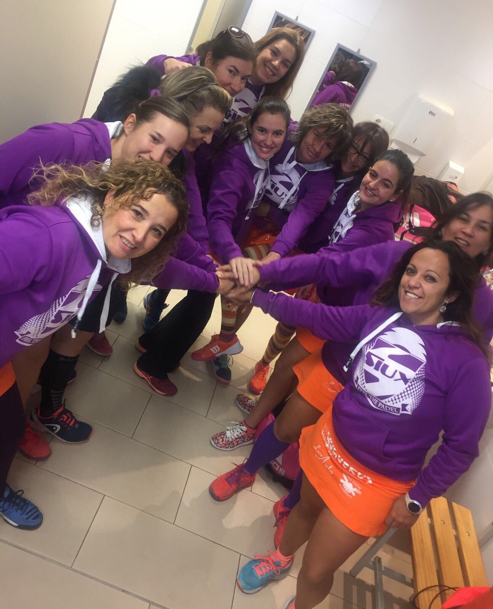 CtroyaLeon's tweet photo. 4ª jornada de ls #SNPadel ganada!!💪🏻 gracias a las chicas del Equipo Padel Park x acernos disfrutar d ls partidos! 👏🏼👏🏼👏🏼 https://t.co/vb87Scfaym