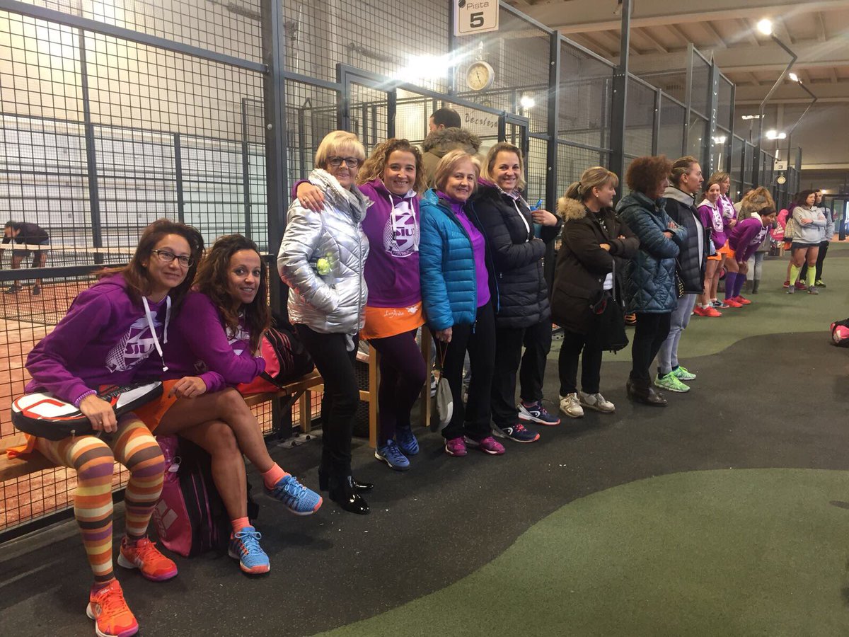 CtroyaLeon's tweet photo. 4ª jornada de ls #SNPadel ganada!!💪🏻 gracias a las chicas del Equipo Padel Park x acernos disfrutar d ls partidos! 👏🏼👏🏼👏🏼 https://t.co/vb87Scfaym