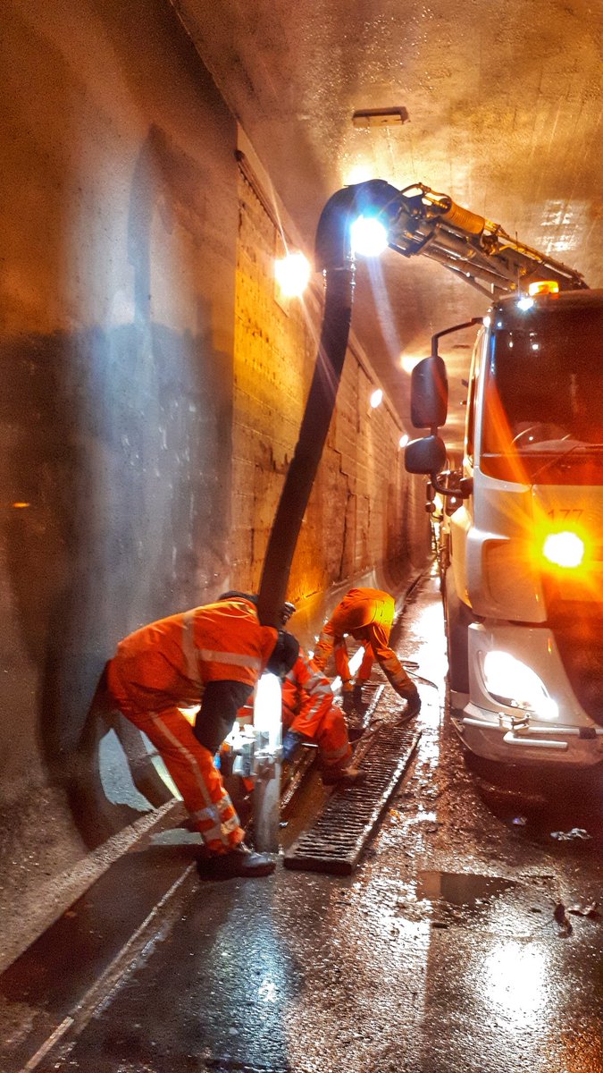 Laatste week spoelen en baggeren, deze week de tunneltraverse <a href="/rotterdam/">Gemeente Rotterdam</a>, natuurlijk weer met de vaste ploeg Riooldienst en WRT Noord <a href="/anton_smeets/">Anton Smeets</a>. Geweldige samenwerking!