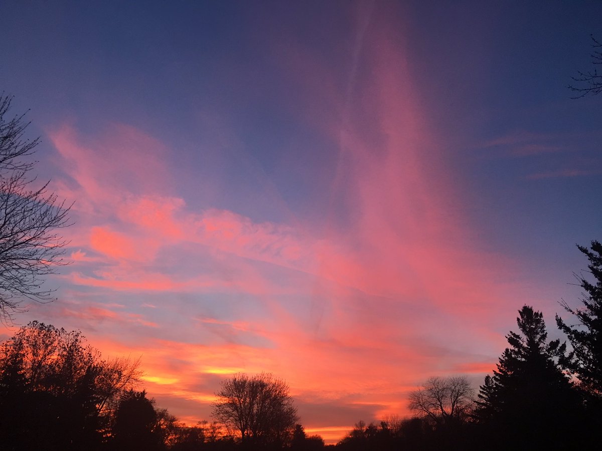 wxrags's tweet photo. Breathtaking sunset tonight https://t.co/WIiYZDNBML