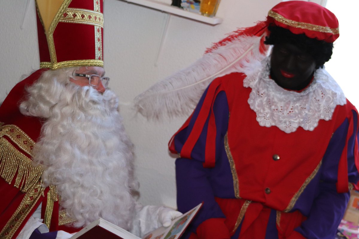 nott1946's tweet photo. De Sint en zijn pieten hebben weer een bezoekje gebracht aan onze (s)Notters ! https://t.co/CP2n6i8Glr
