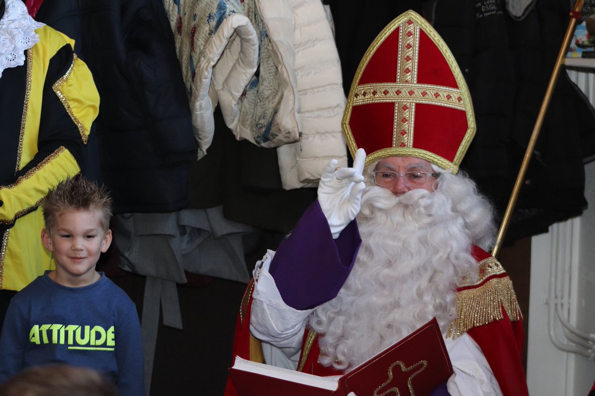 nott1946's tweet photo. De Sint en zijn pieten hebben weer een bezoekje gebracht aan onze (s)Notters ! https://t.co/CP2n6i8Glr