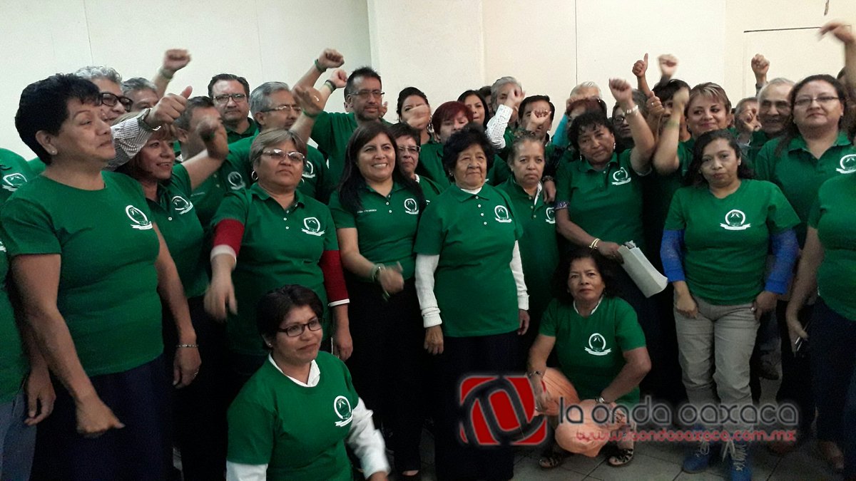 LaondaOaxaca's tweet photo. Corriente "Nerista" de Burócratas de cara a proceso de renovación de Secretaría Gral. del #STEPEIDCEO suma esfuerzos con más de 1500 agremiados que hoy se adhieren a la planilla verde #Oaxaca https://t.co/MkaTz6dAJr