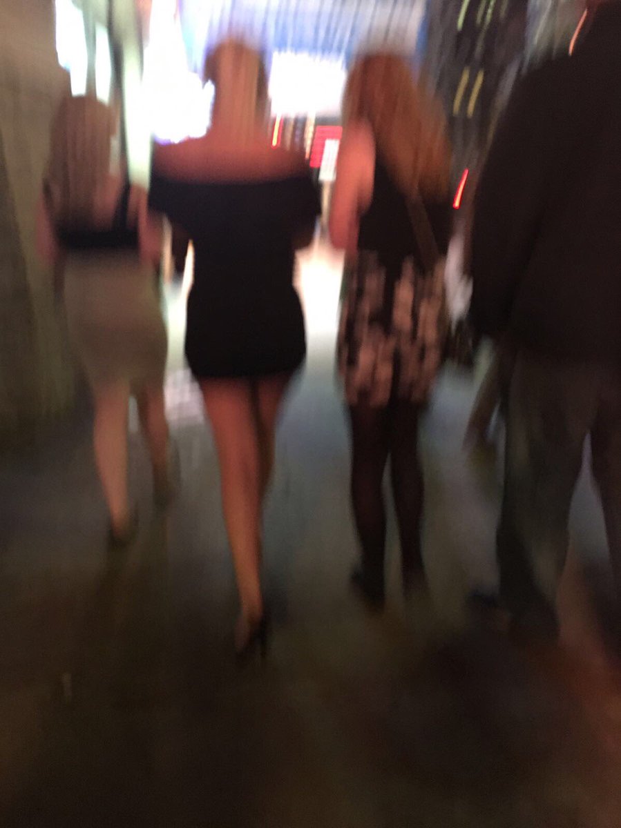 mncolorge's tweet photo. It’s almost zero degrees in London..aren’t these girls cold AF?!! #nonesense #badjudgements #maybetoodrunk #london https://t.co/xvMdkkw284