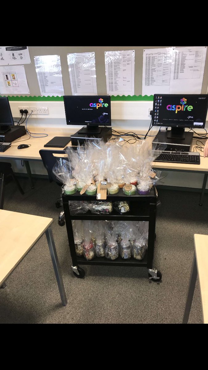 Christmas Fayre ready!! 🎄🎅🏻 #crimbocandles #burnbabyburn