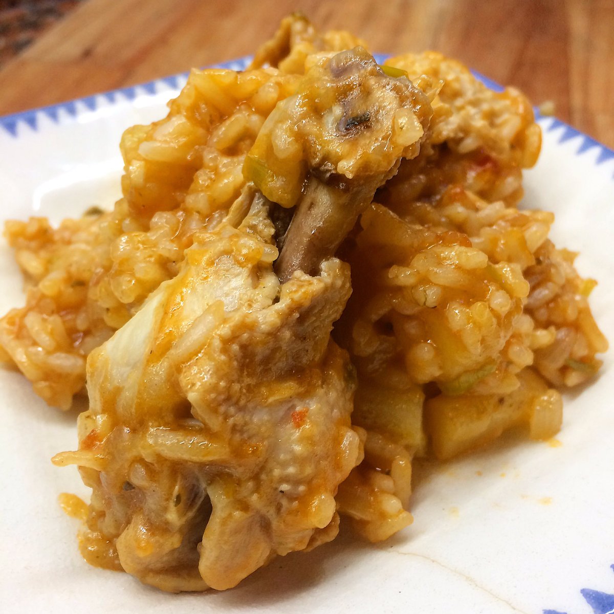 PetaRuger's tweet photo. Es lunes y el cuerpo de mi familia lo sabe por eso me piden Guiso de Arroz con Muslitos de Pollo #EnElHornoConPeta #Guiso #PolloKZero #SecilloySabroso #TodosPodemosCocinarRico #ÑandeFood #NuestraComida https://t.co/n6neIPdCTd